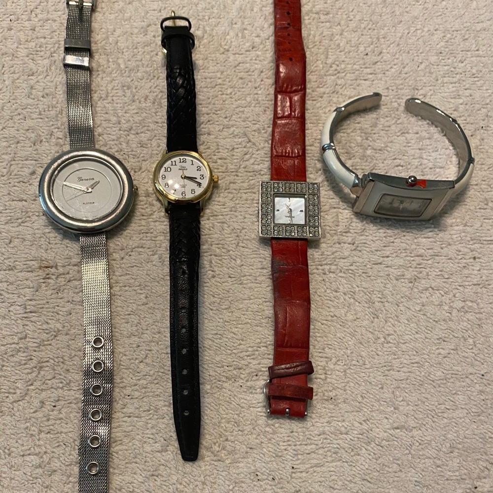 Lot of Womens watches need batteries
